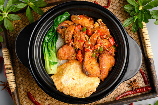 鱼块煲仔饭