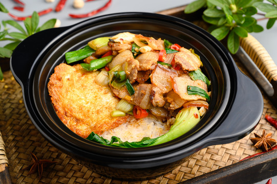 回锅肉煲仔饭