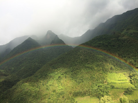 雨后的山