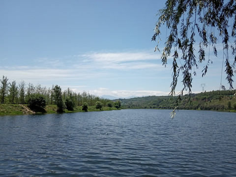 蓝色的雁鸣湖