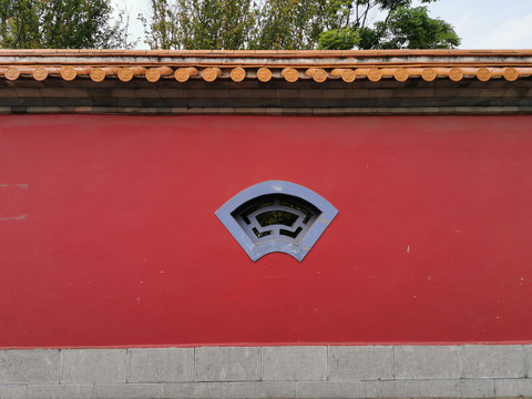 红墙琉璃瓦围墙