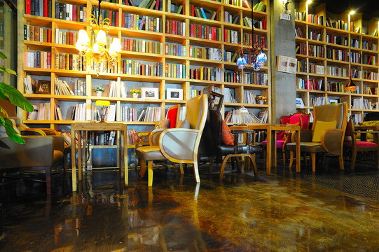 咖啡店书架