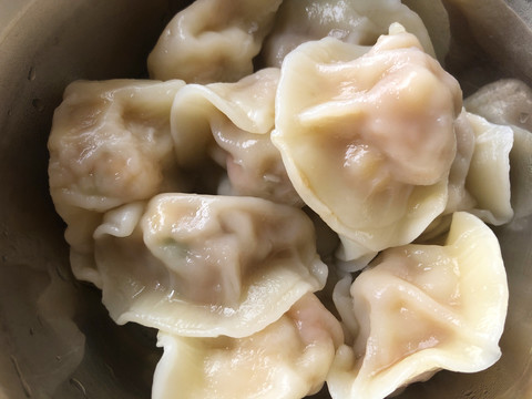 刚煮好的饺子