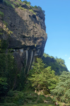 高山突兀