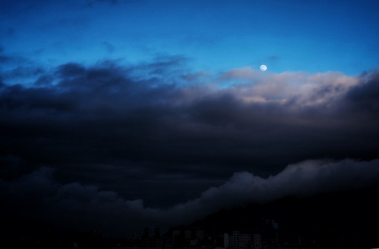 雨后的积云风光