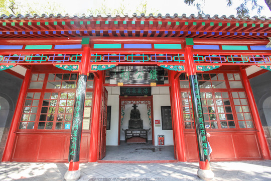 山东济南大明湖铁公祠