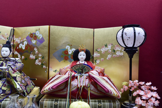 日本天皇夫妇的布偶