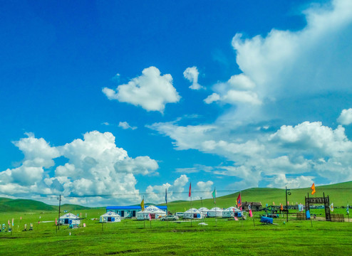 草原帐篷营地