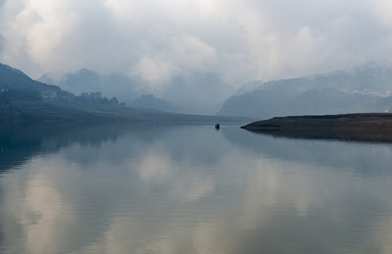 雅女湖