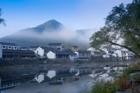 云雾山村