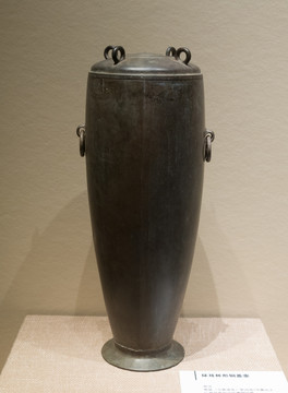西汉文物环耳杯形铜盖壶