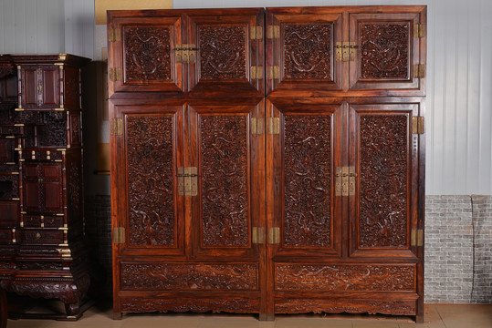 古典红木衣柜