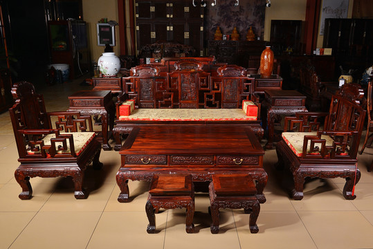 古典红木桌椅