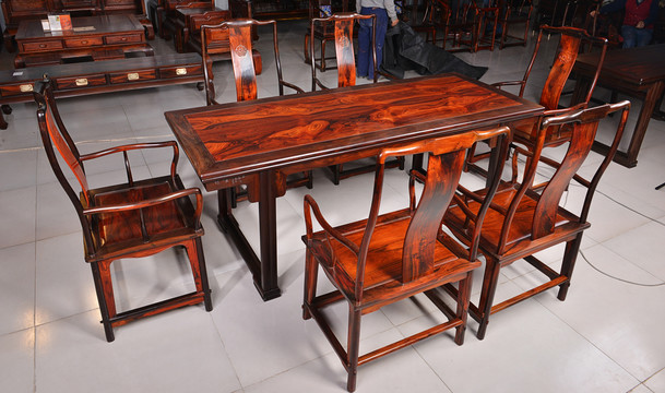 古典中式餐桌椅