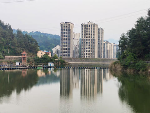 高楼大厦与倒景