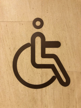 商场残疾人厕所标识