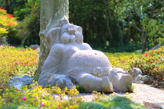 猪八戒躺树下雕塑