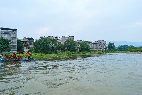 江河两岸