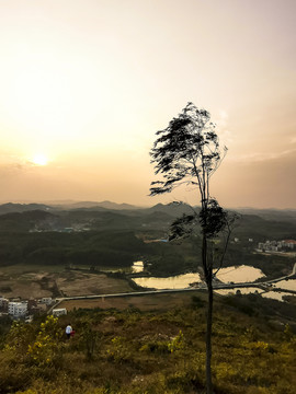 山顶夕阳