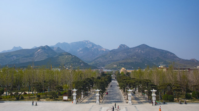 岱庙远眺泰山