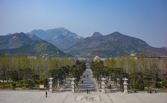 岱庙远眺泰山