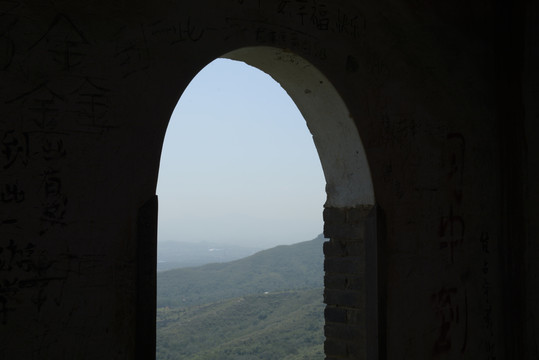 高山石门石洞石壁