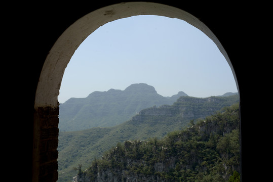 高山石门石洞石壁