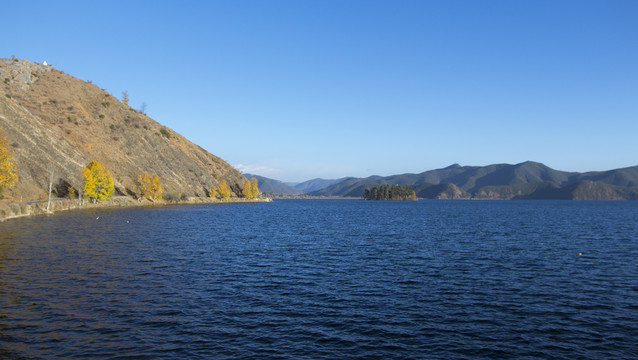 水天一色泸沽湖