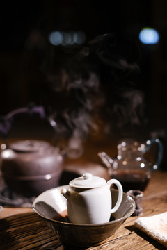 茶艺师正在泡茶