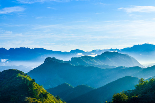 崇山峻岭