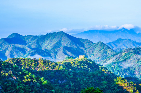 崇山峻岭中的长城