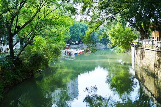 护城河步行道