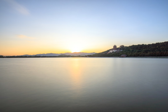 颐和园昆明湖佛香阁玉峰塔夕阳