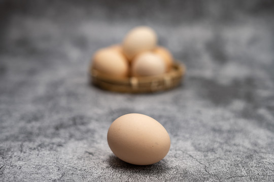 大理石背景鸡蛋食材
