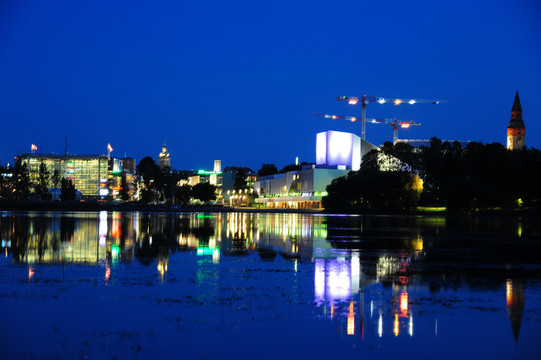 赫尔辛基城市的倒影