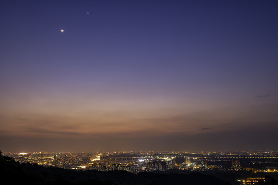 成都龙泉山城市夜景风光