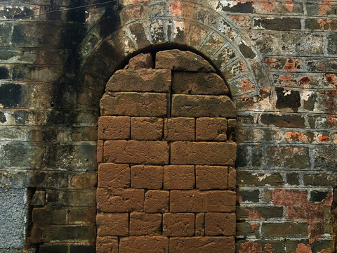 拱形门墙洞