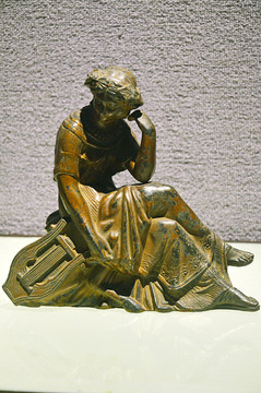 19世纪法国铜雕女子像