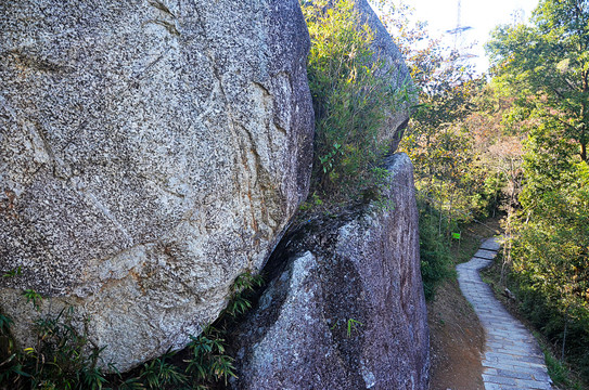 花岗岩巨石