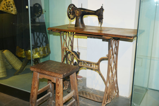 旧式缝纫机