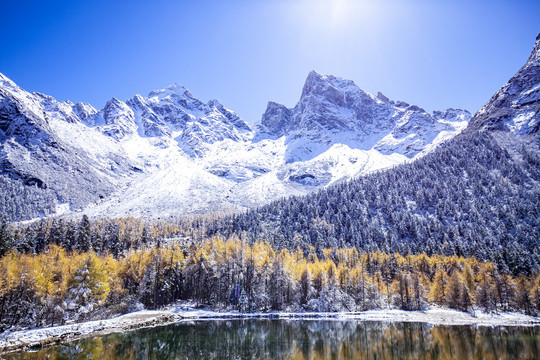 川西高原雪山