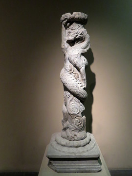 唐代龙纹石柱