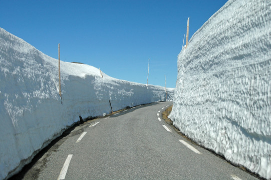 挪威雪山的春天