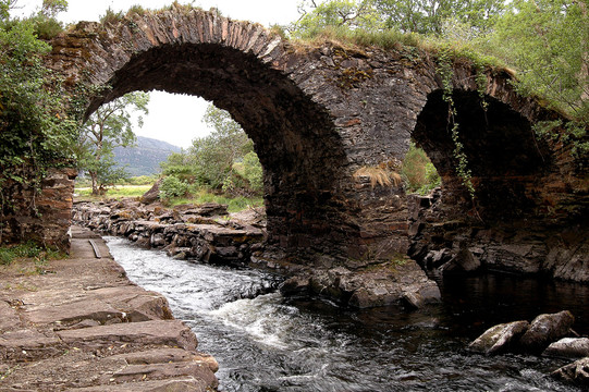 爱尔兰基拉尼国家公园的老堰桥