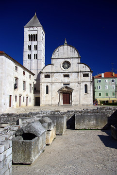 教堂与古罗马的废墟