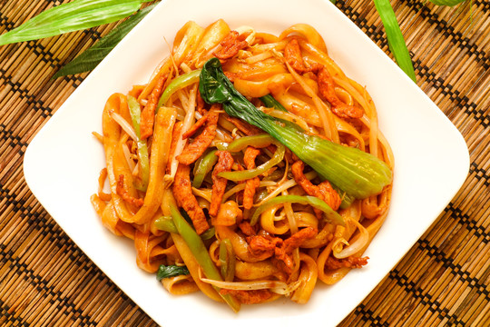 肉丝炒刀削面