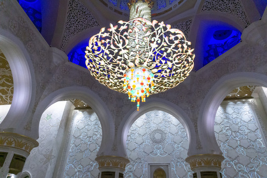 迪拜朱美拉清真寺的吊灯