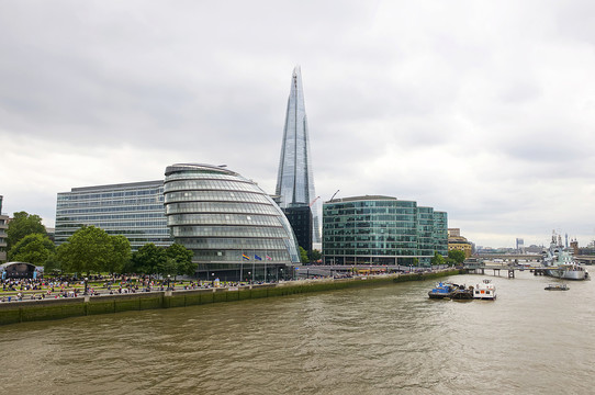 伦敦市政厅和泰晤士河