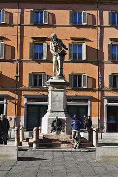 路易吉·伽瓦尼雕像