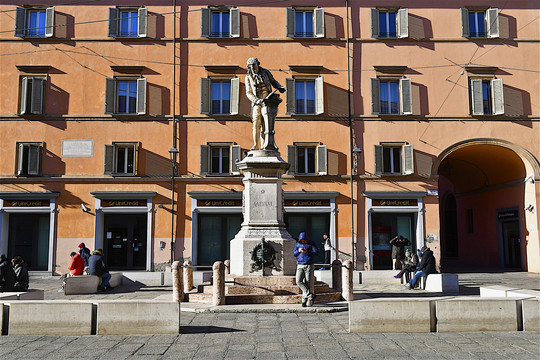意大利路易吉·伽瓦尼雕像